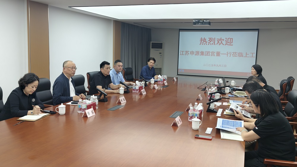 9月，宫友军董事长率队赴上海工具厂考察交流